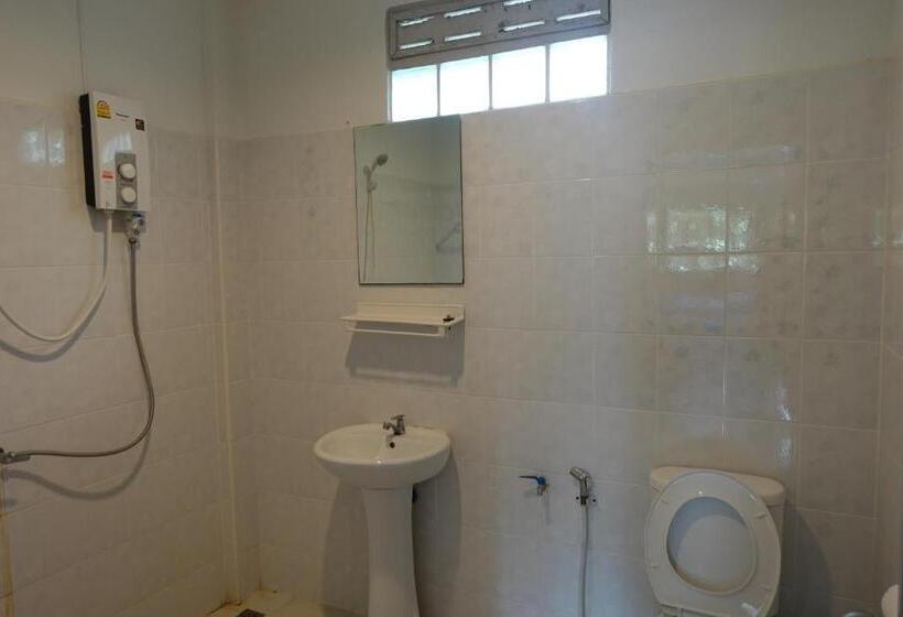 غرفة قياسية ثلاثية مطلة علي حمام السباحة, Subsavet Village