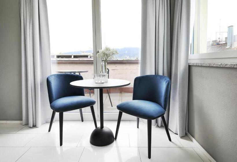 Estudio Standart com Balcão, Numa I Turi Apartments