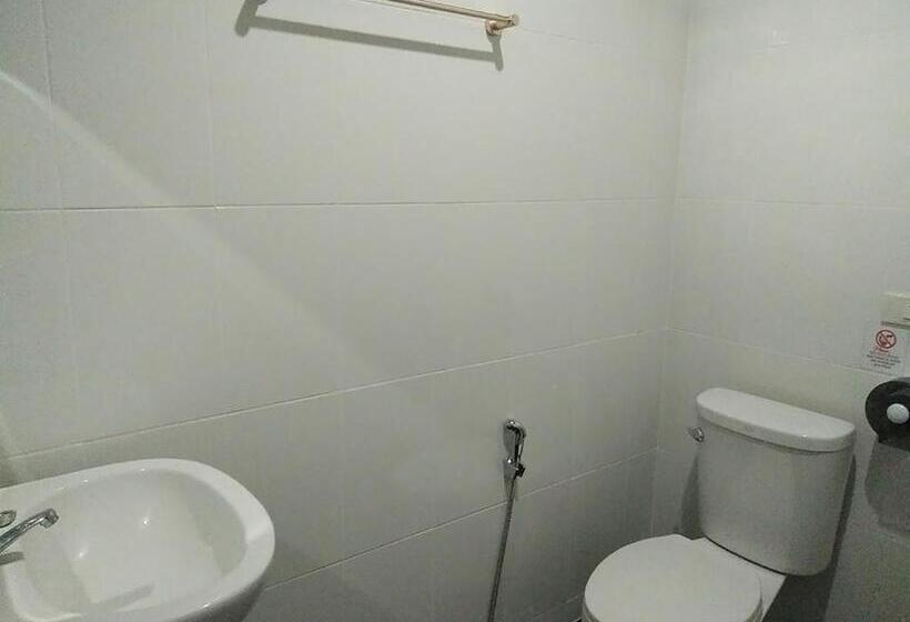 اتاق لوکس با چشم‌انداز شهر, In Phuket House