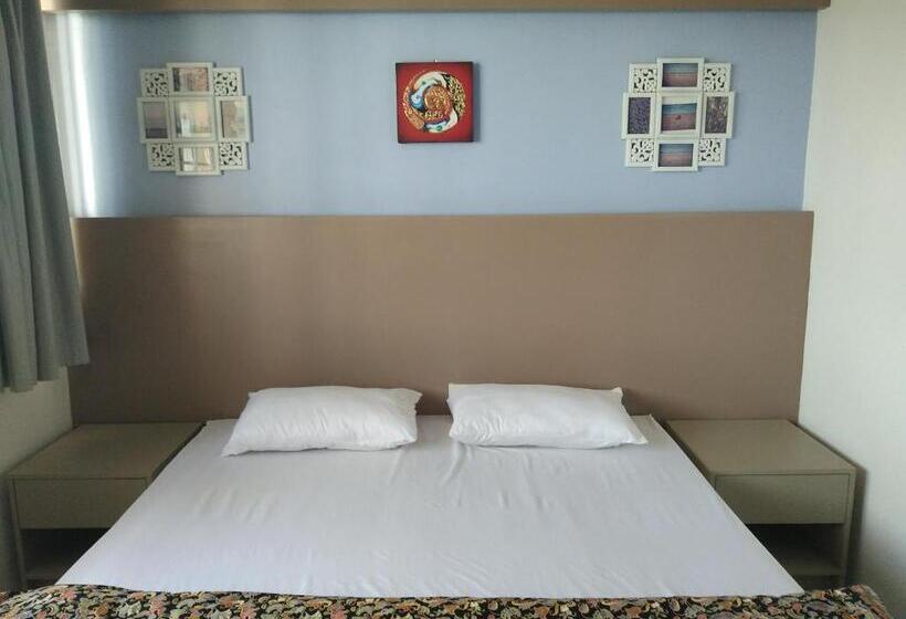 اتاق لوکس با چشم‌انداز شهر, In Phuket House