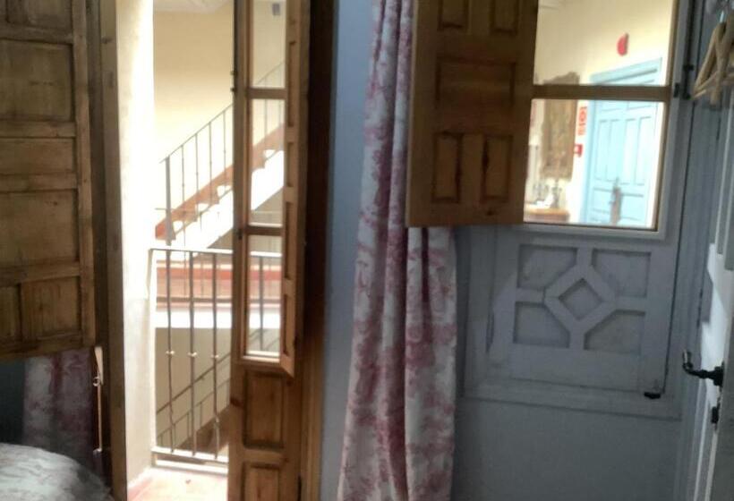 اتاق سوپریور سه تخته, Hostal Casa Del Buen Viaje