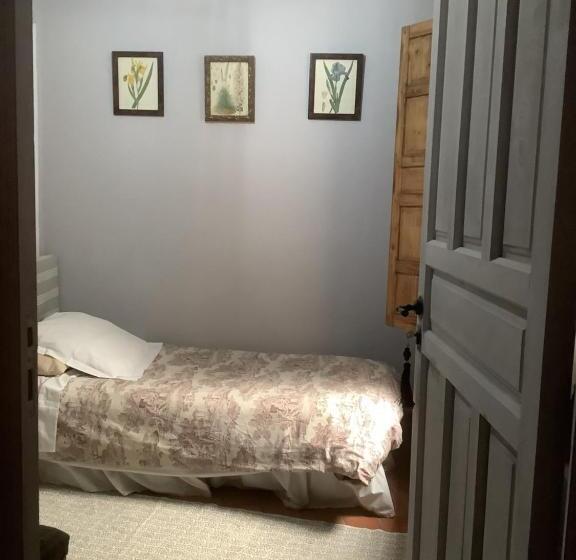 اتاق سوپریور سه تخته, Hostal Casa Del Buen Viaje