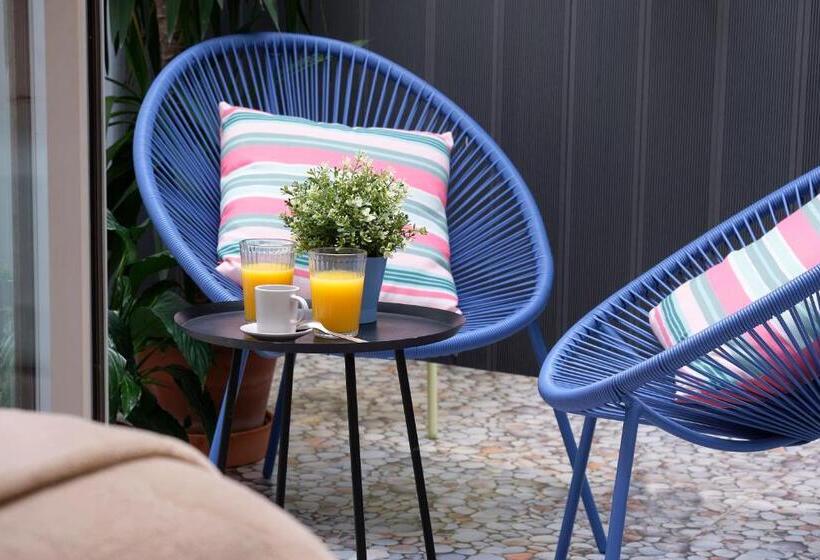 اتاق استاندارد اینتریور, Sweet Sevilla Suites