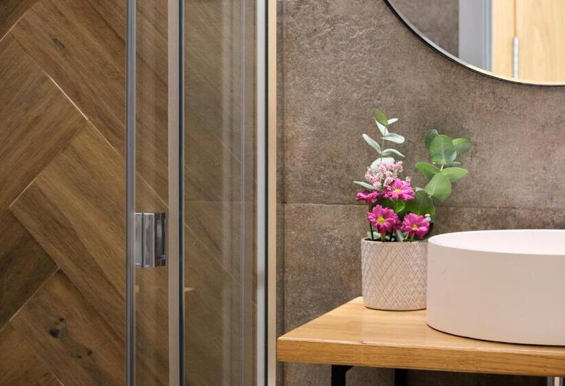 اتاق استاندارد سه تخته با بالکن, Sweet Sevilla Suites