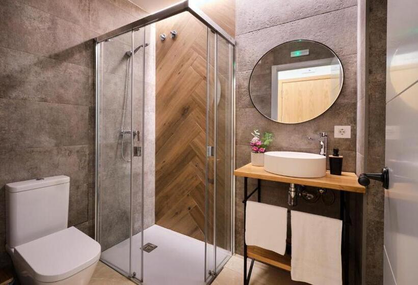 اتاق استاندارد سه تخته با بالکن, Sweet Sevilla Suites