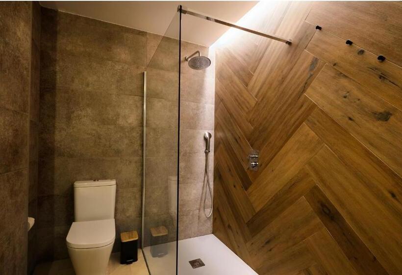 اتاق استاندارد سه تخته با بالکن, Sweet Sevilla Suites