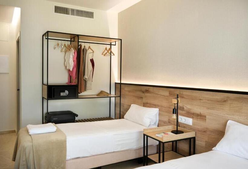 اتاق استاندارد سه تخته با بالکن, Sweet Sevilla Suites