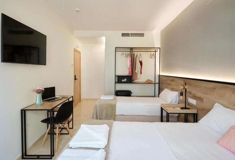 اتاق استاندارد سه تخته با بالکن, Sweet Sevilla Suites