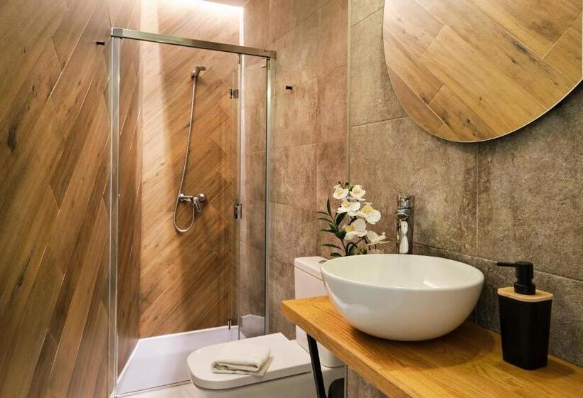 اتاق لوکس با بالکن, Sweet Sevilla Suites