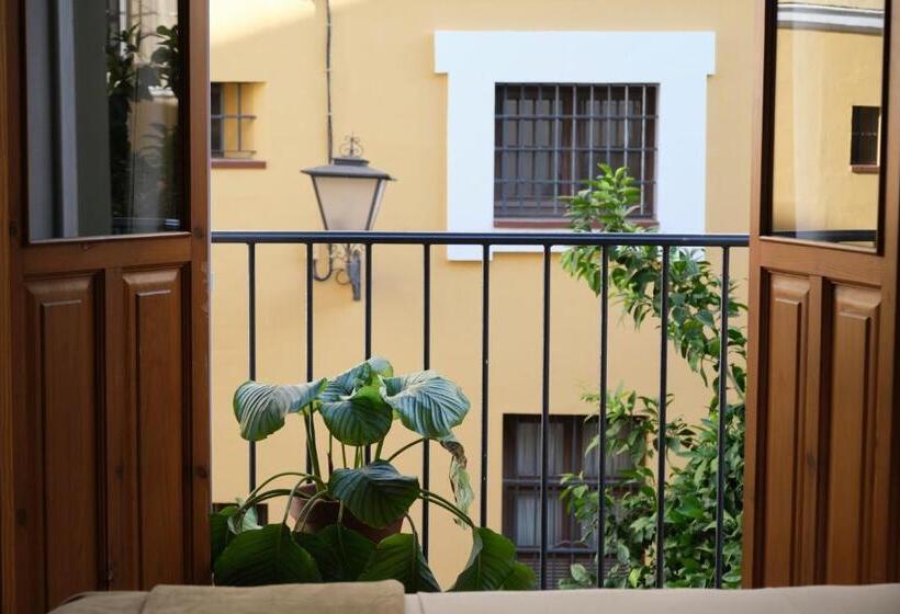 اتاق لوکس با بالکن, Sweet Sevilla Suites