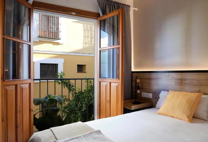 اتاق لوکس با بالکن, Sweet Sevilla Suites