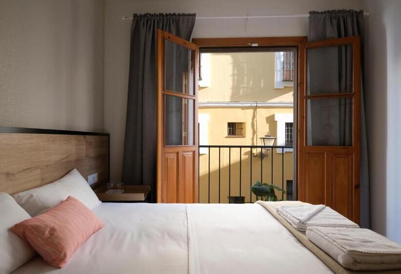 اتاق لوکس با بالکن, Sweet Sevilla Suites