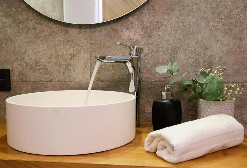 اتاق استاندارد چهار تخته, Sweet Sevilla Suites