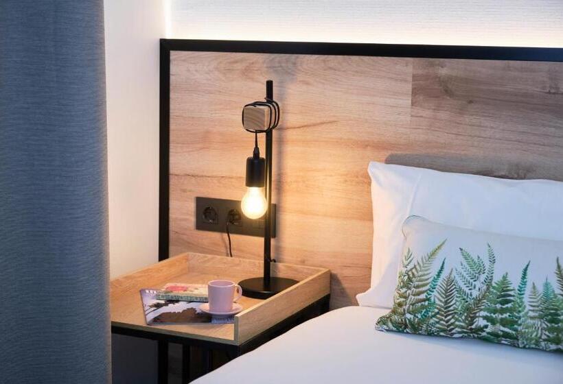 اتاق استاندارد چهار تخته, Sweet Sevilla Suites