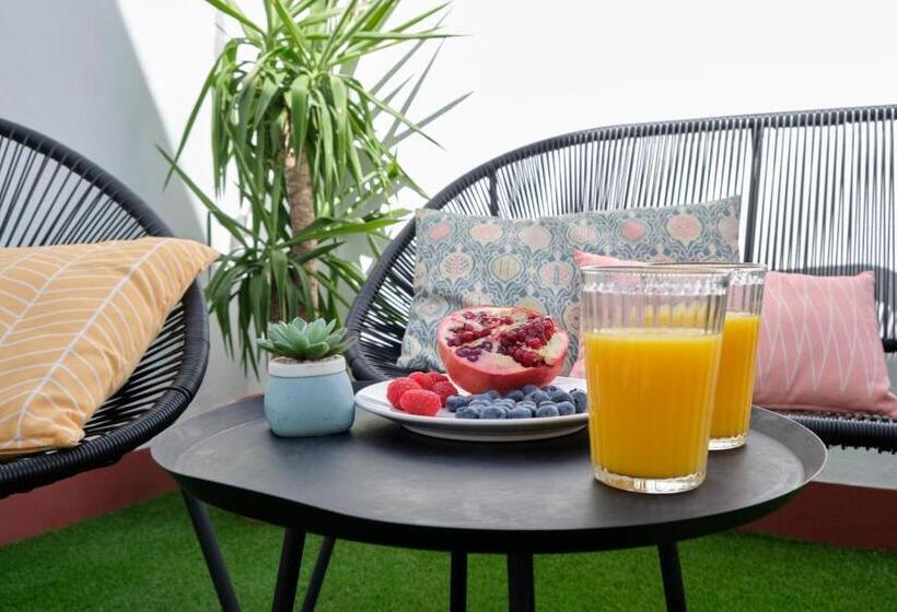 اتاق استاندارد چهار تخته, Sweet Sevilla Suites
