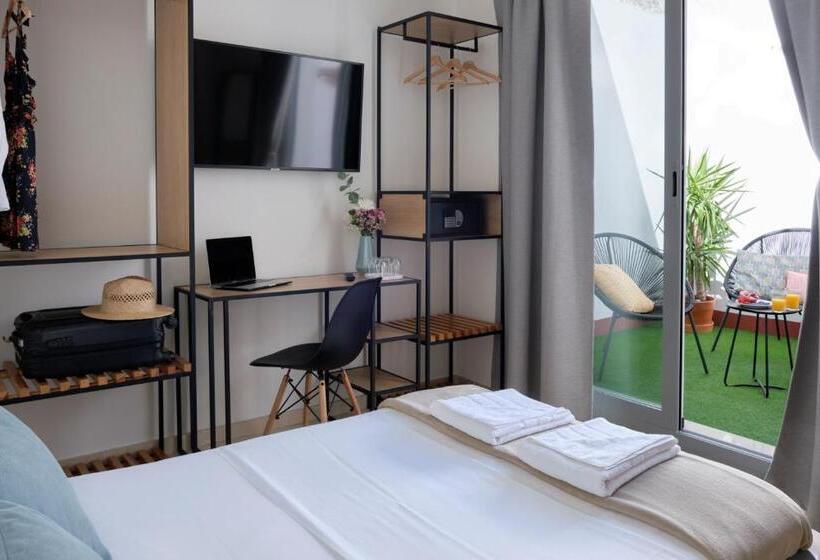 اتاق استاندارد چهار تخته, Sweet Sevilla Suites