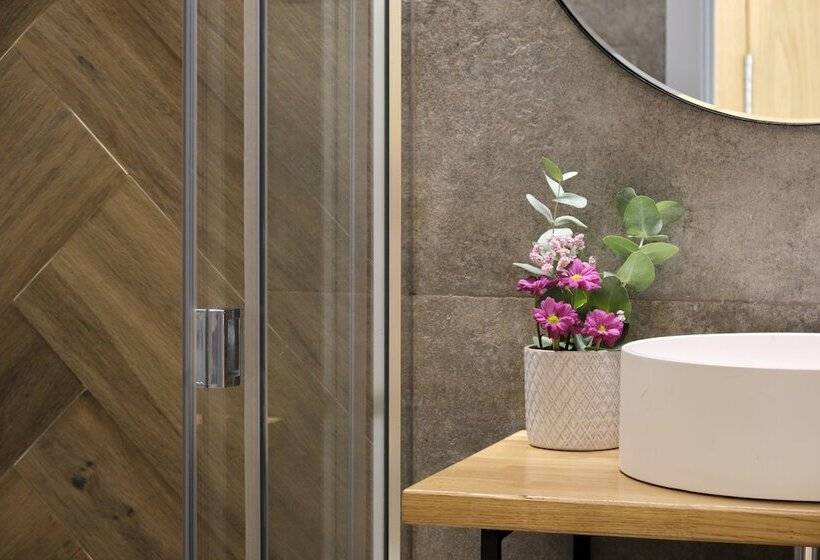 اتاق استاندارد سه تخته با بالکن, Sweet Sevilla Suites