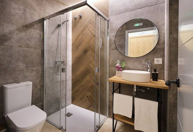 اتاق استاندارد سه تخته با بالکن, Sweet Sevilla Suites