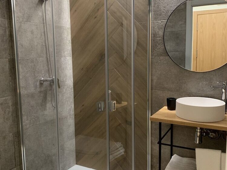 اتاق استاندارد سه تخته با بالکن, Sweet Sevilla Suites