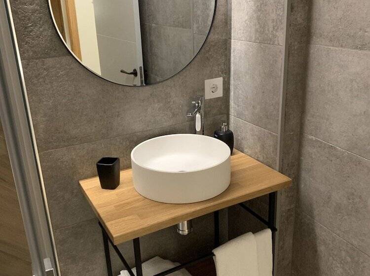 اتاق استاندارد سه تخته با بالکن, Sweet Sevilla Suites
