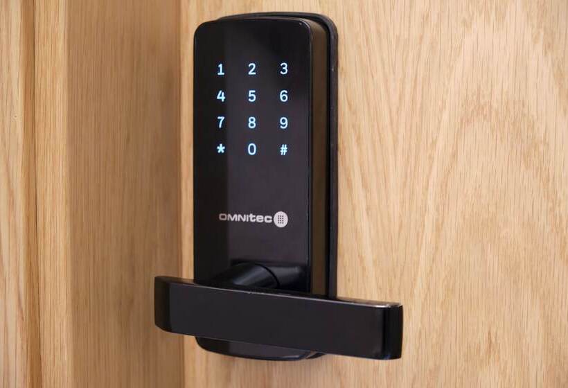 اتاق استاندارد سه تخته با بالکن, Sweet Sevilla Suites