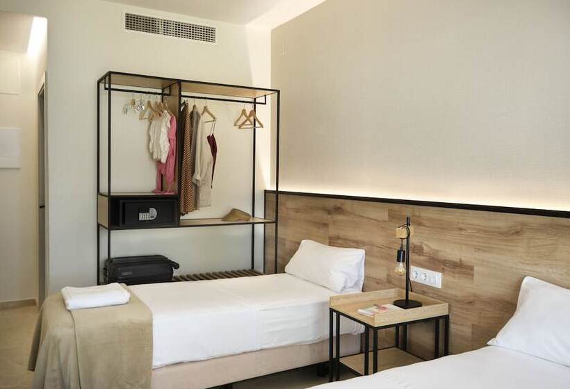 اتاق استاندارد سه تخته با بالکن, Sweet Sevilla Suites