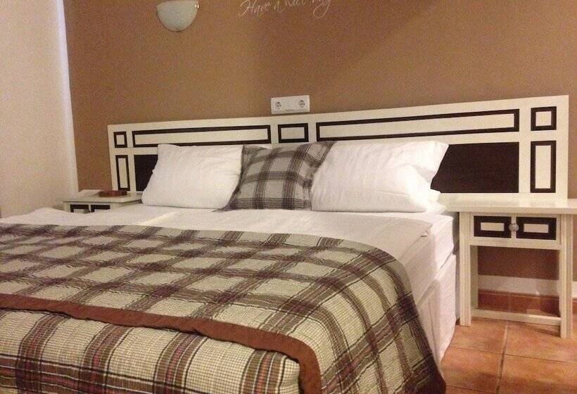 Comfort room with balcony, Casa Ceiba Maria