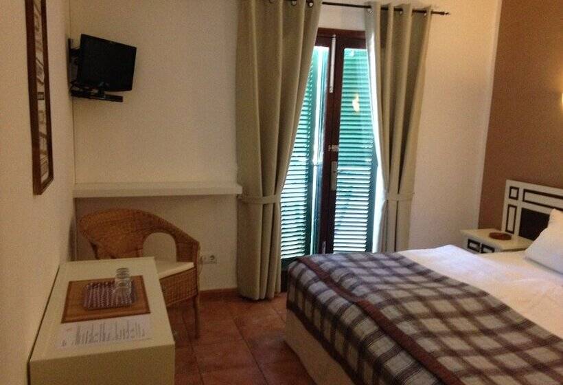 Comfort room with balcony, Casa Ceiba Maria