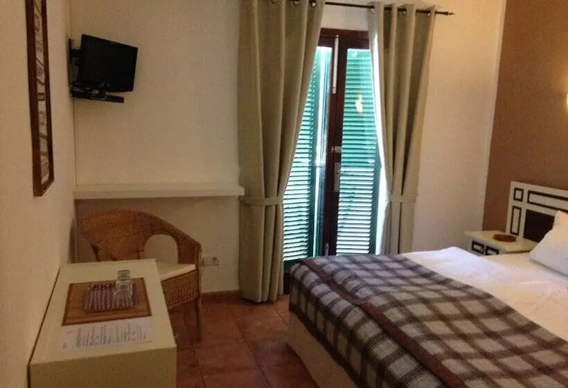 Comfort room with balcony, Casa Ceiba Maria