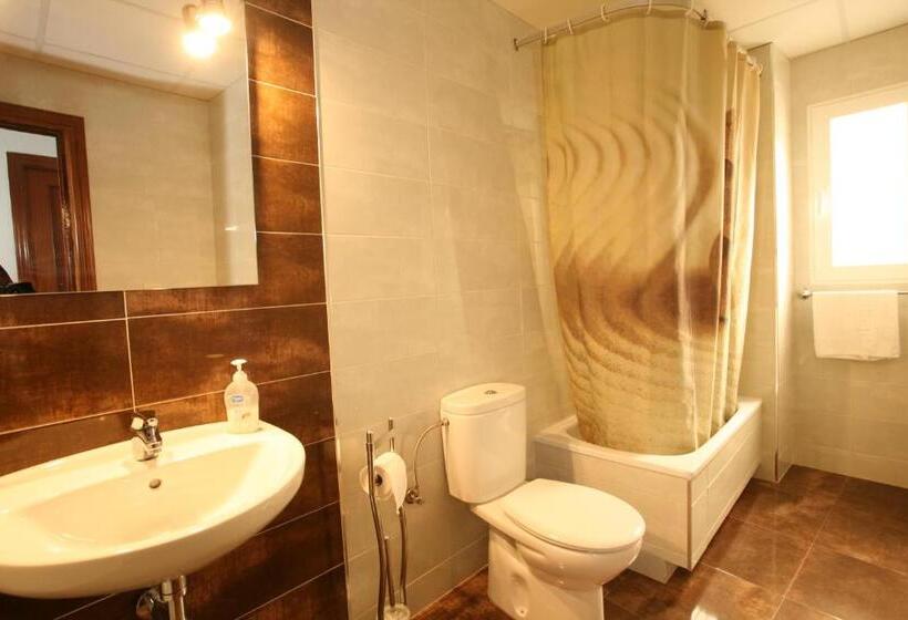 اتاق استاندارد با سرویس بهداشتی مشترک, Pension Zurita