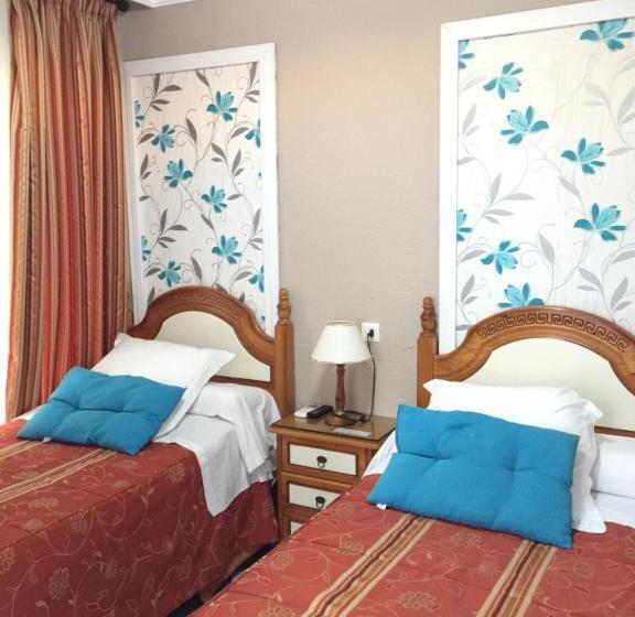 اتاق استاندارد سه نفره, Pension Zurita