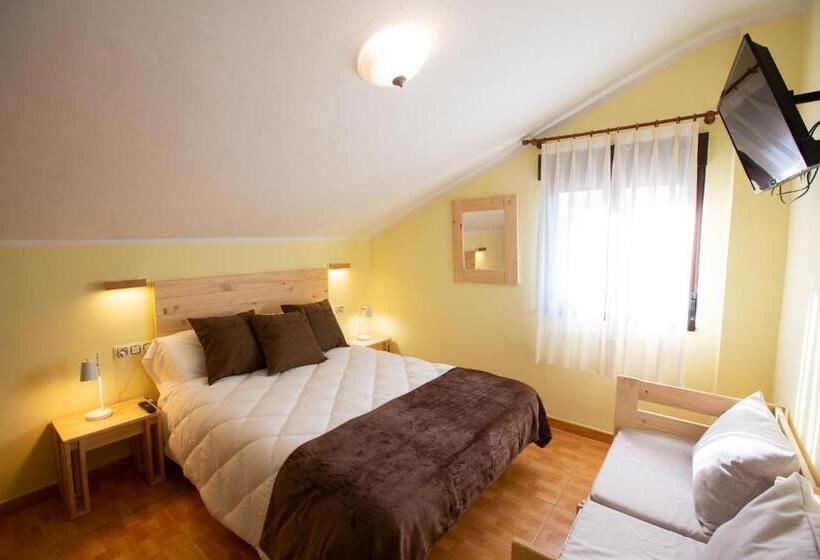 غرفة أساسية ثلاثية, La Casona De Cardes