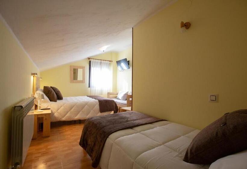 غرفة أساسية ثلاثية, La Casona De Cardes