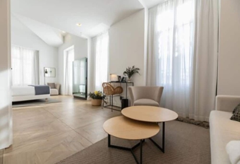 جناح بريميوم, Myr Marqués House