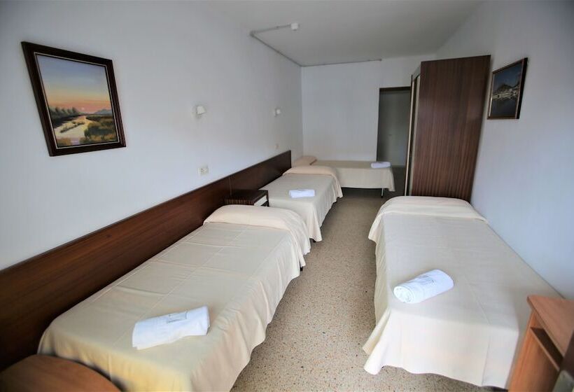 اتاق خانوادگی, Hostel Costa Brava