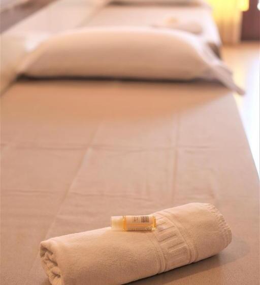 اتاق لوکس خانوادگی, Hostel Costa Brava