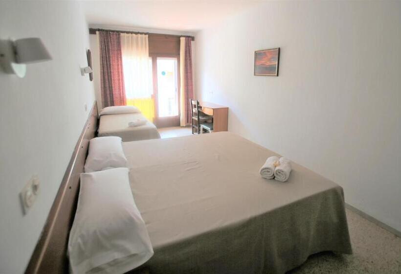 اتاق خانوادگی, Hostel Costa Brava