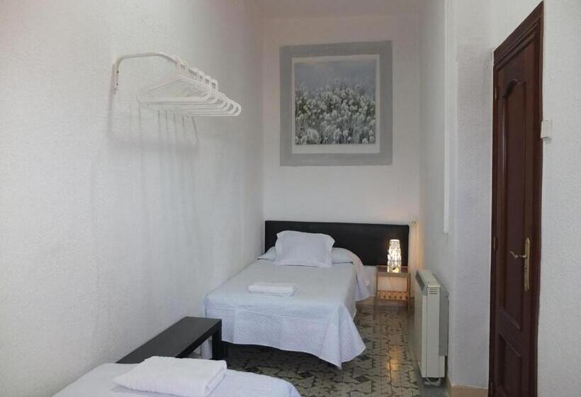 غرفة قياسية حمام مشترك, Los Angeles Plaza