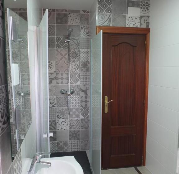 غرفة قياسية حمام مشترك, Los Angeles Plaza