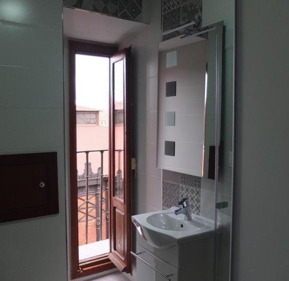 غرفة قياسية حمام مشترك, Los Angeles Plaza