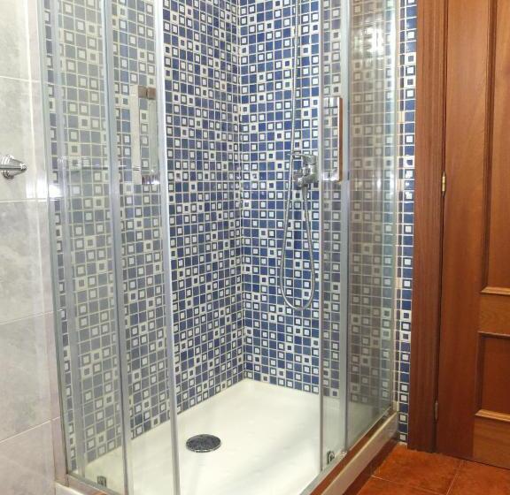 غرفة قياسية ثلاثية حمام مشترك, Los Angeles Plaza