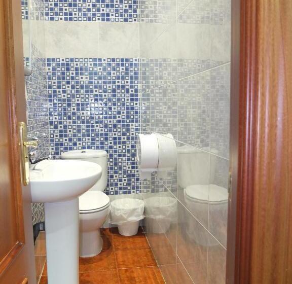 غرفة قياسية ثلاثية حمام مشترك, Los Angeles Plaza