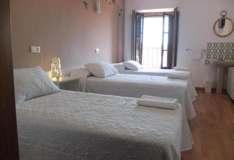 غرفة قياسية ثلاثية حمام مشترك, Los Angeles Plaza