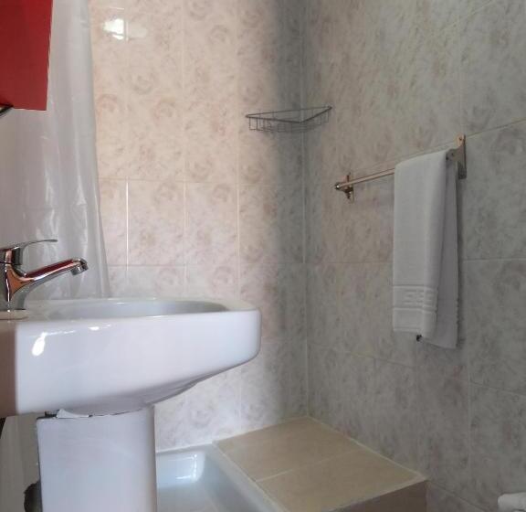 غرفة قياسية ثلاثية ذات اطلالة, Los Angeles Plaza