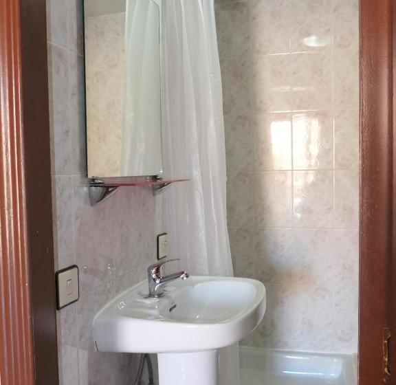 غرفة قياسية ثلاثية ذات اطلالة, Los Angeles Plaza