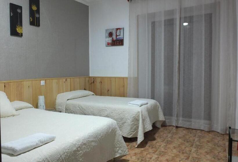 غرفة قياسية ثلاثية ذات اطلالة, Los Angeles Plaza