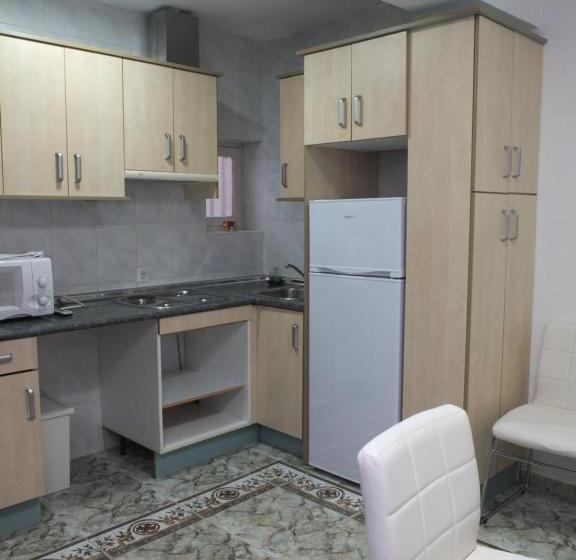 شقة دور أخير غرفة نوم واحدة, Los Angeles Plaza