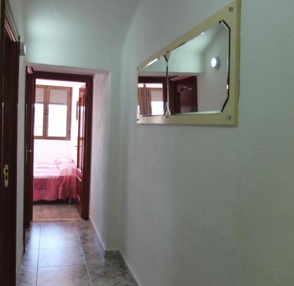 شقة دور أخير غرفة نوم واحدة, Los Angeles Plaza