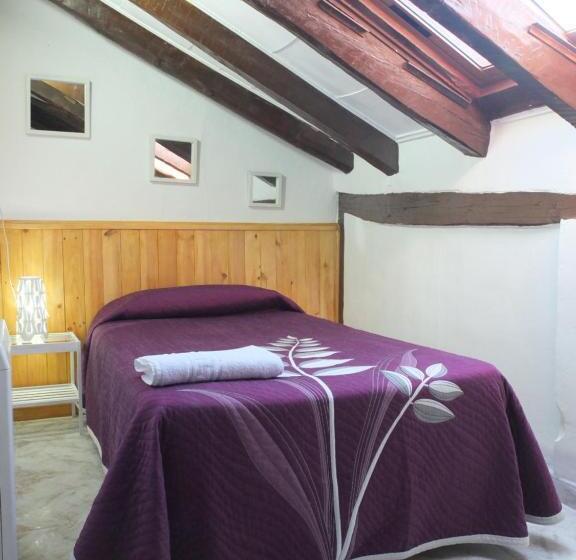 شقة دور أخير غرفة نوم واحدة, Los Angeles Plaza