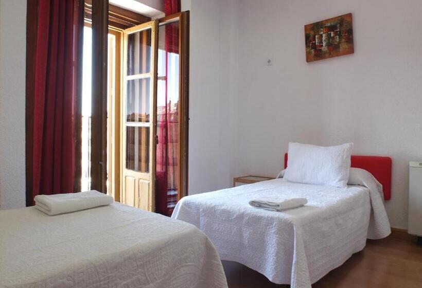 غرفة عائلية حمام مشترك, Los Angeles Plaza